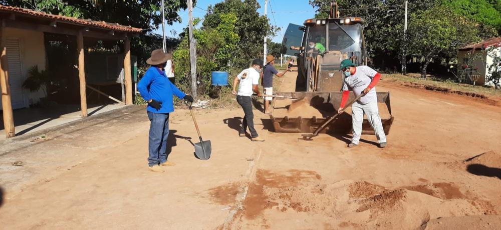 Prefeitura de Jataí realiza mutirão de poda e limpeza na Praça da Bíblia