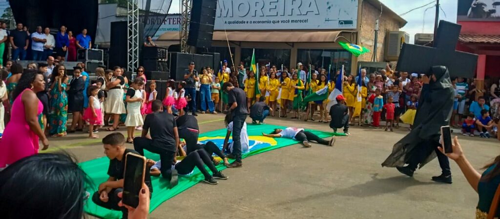 Desfile C Vico Estudantil Em Homenagem Ao Anivers Rio De Ja Do Tocantins E Anos Da